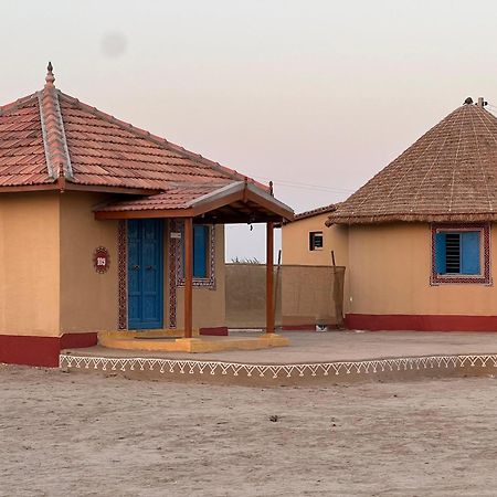 Rann Hellaro Homestay Бгудж Екстер'єр фото