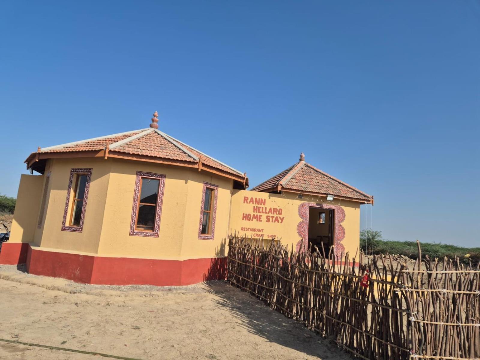Rann Hellaro Homestay Бгудж Екстер'єр фото
