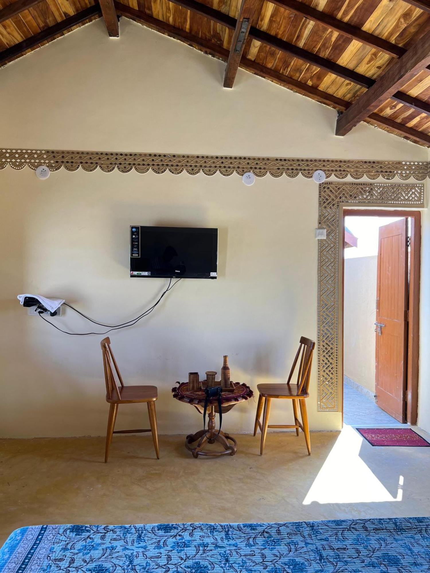 Rann Hellaro Homestay Бгудж Екстер'єр фото