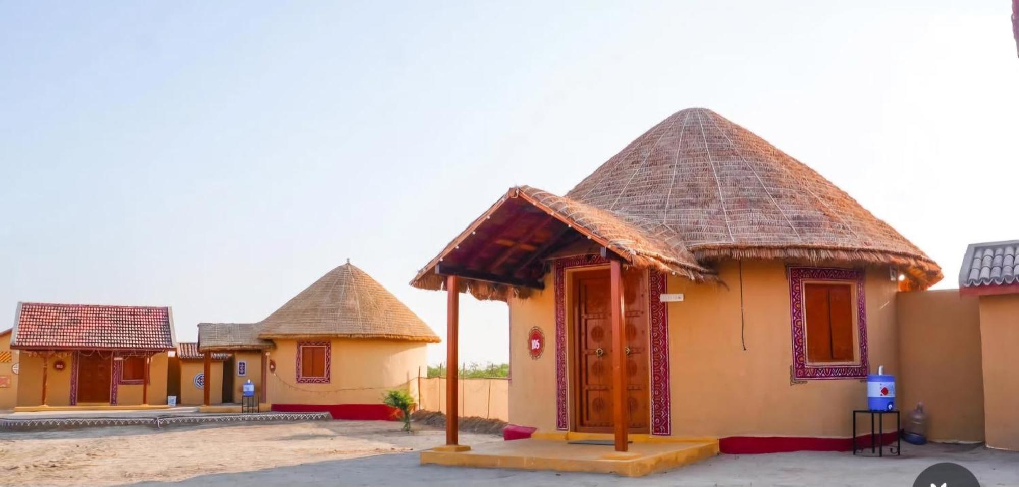 Rann Hellaro Homestay Бгудж Екстер'єр фото